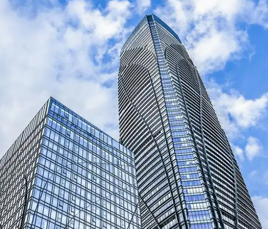 焦作市惠强机械矿山破碎机耐磨锤头与衬板材质选型对比